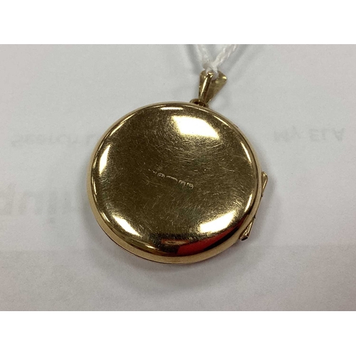 102 - A 9ct Gold Circular Locket Pendant, with flowerhead decoration, 2.9cm x 2.9cm.