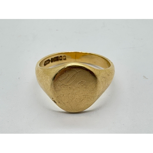 33 - A 9ct Gold Oval Signet Ring, the centre panel engraved (worn), between tapered band (finger size S1/... 