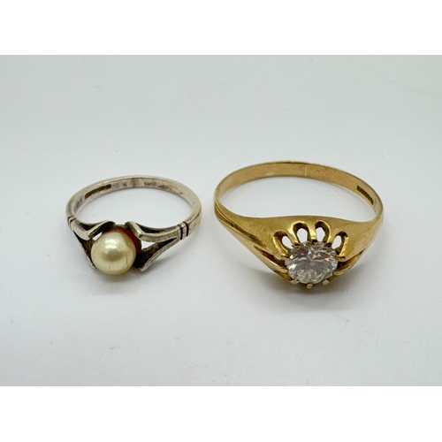 37 - A 9ct Gold Stone Set Signet Style Ring, the circular stone claw set between bifurcated shoulders and... 