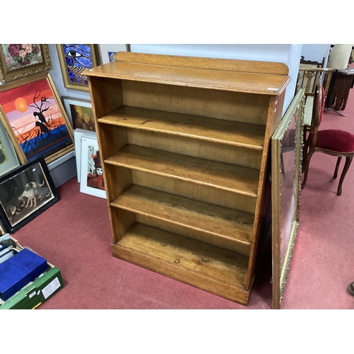 1515 - XX Century Oak Bookcase, with a low back, three shelves, on a plinth base, 95cm wide, 127cm high.