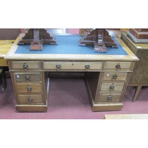 1575 - Early XX Century Oak Pedestal Desk, with a crossbonded top, black leather sciver, three top drawers,... 