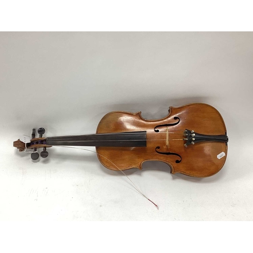 1370 - Viola, labelled 'Copy of Nicolaus Amati Made in Czecho-Slavakia' one piece back, overall length 64.5... 