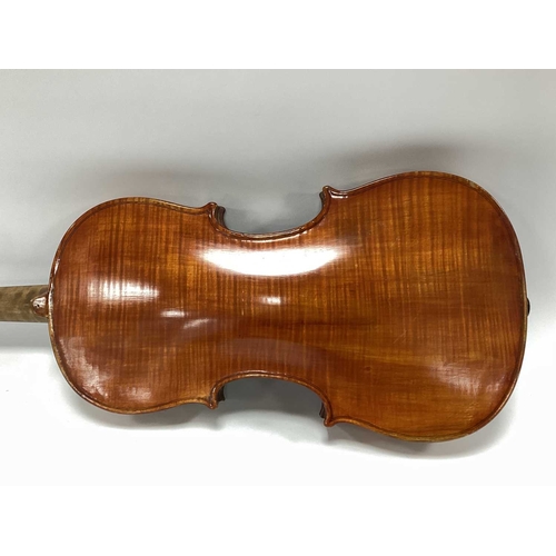 1370 - Viola, labelled 'Copy of Nicolaus Amati Made in Czecho-Slavakia' one piece back, overall length 64.5... 