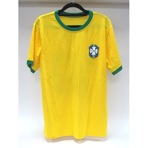 1362 - Football. Pele Autograph, Silver Pen Signed (Unverified) on the Reverse of a Yellow Brazil Shirt, wi... 