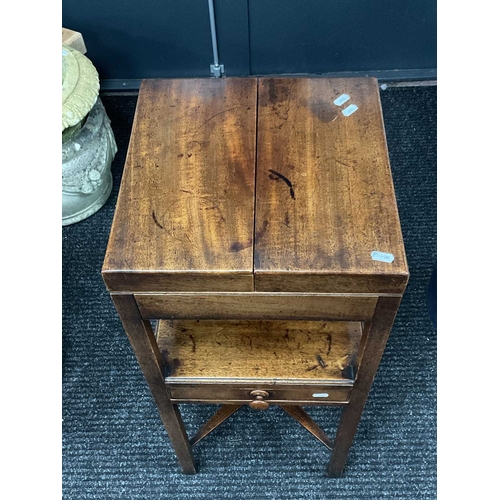 1542 - Early XIX Century Mahogany Bedside Cupboard, top with three-quarter gallery, cupboard door on taperi... 