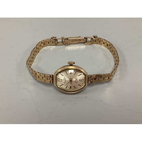 222 - Rotary; A 9ct Gold Ladies Wristwatch, the signed dial with Arabic and line markers, within plain cas... 