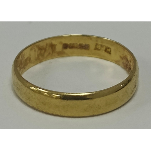 34 - An 18ct Gold Plain Wedding Band, (finger size N) (2grams).