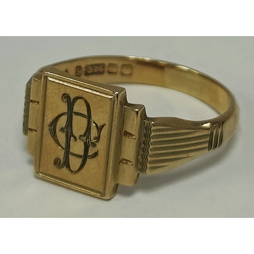 39 - A 9ct Gold Signet Ring, the rectangular panel initialled 