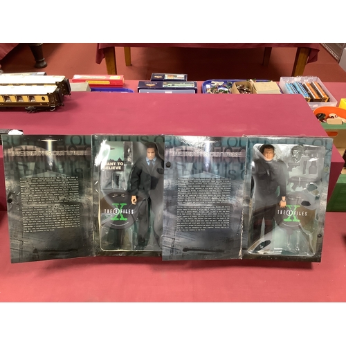 818 - Two Sideshow Collectibles The X Files 12