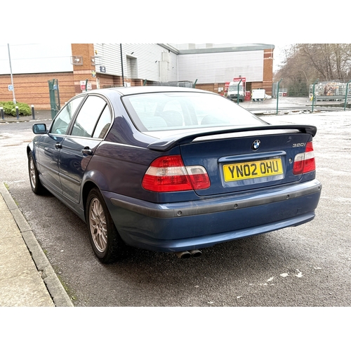 1001 - 2002 [YN02 OHU] BMW 3-Series (E46) 320i SE 4-door saloon in metallic blue, 2.2 SE Automatic, MOT exp... 