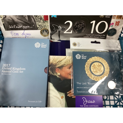 426 - Collection Of GB Coins And Coin Sets, including a 2017 Royal Mint annual coin set, Royal Mint 2016 '... 