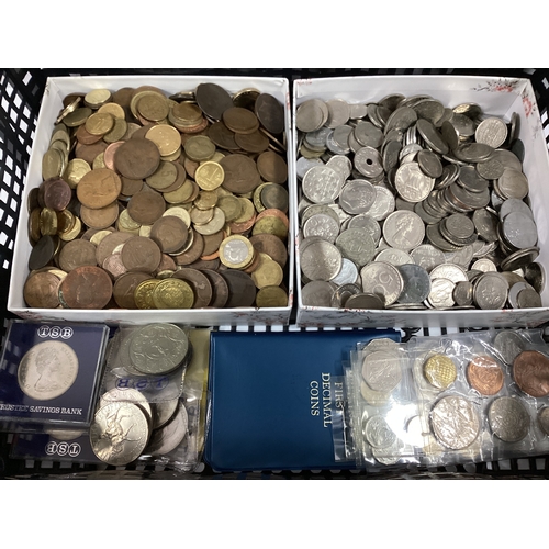 427 - Large Collection Of GB And World Coinage, including GB commemorative Crowns, Pennies, Half Pennies, ... 