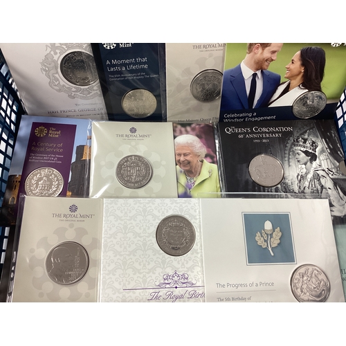 408 - Fifteen Royal Mint UK £5 Bunc Coin Packs, all Royal Family themed.