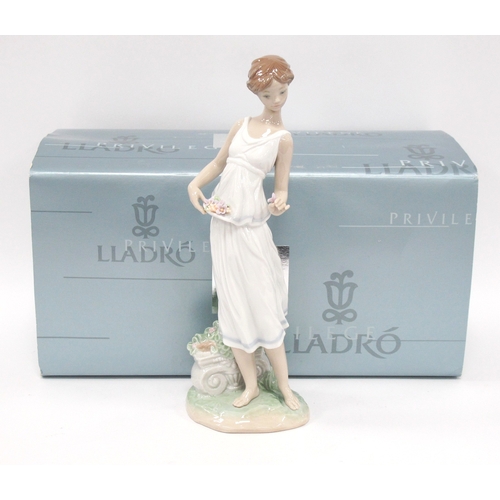 1275 - Lladro Privilege Society 2006 Figurine 'Flowers For A Goddess' 7709, 25cm tall.