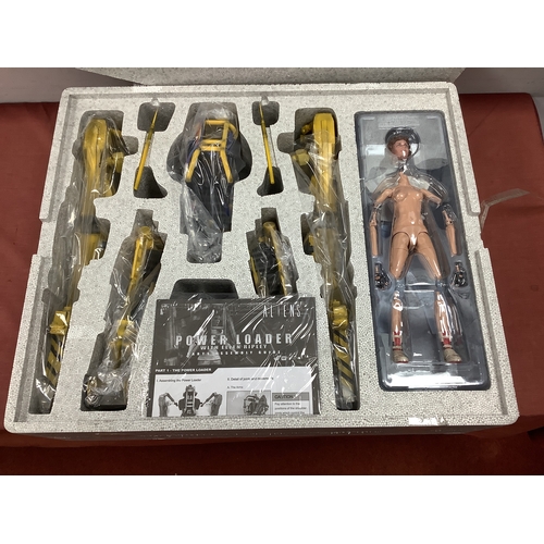 543 - A Hot Toys 1/6 Scale #MMS39 Collectors Edition Aliens Power Loader with Ellen Ripley. Fully Poseable... 