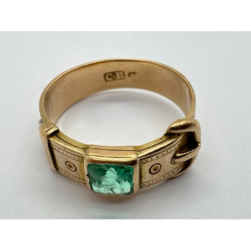 262 - An Antique Emerald Single Stone Inset Buckle Ring, square colle set (stamped marks incomplete) (fing... 