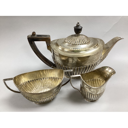 32 - An Edwardian Hallmarked Silver Threepiece Teaset, G&S Co Ltd, London 1901, comprising teapot, twin h... 