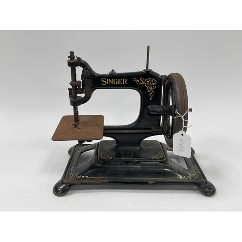 A Late XIX/Early XX Century Singer Chain Stitch Sewing Machine, 29.5cm ...
