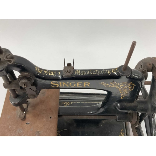 A Late XIX/Early XX Century Singer Chain Stitch Sewing Machine, 29.5cm ...