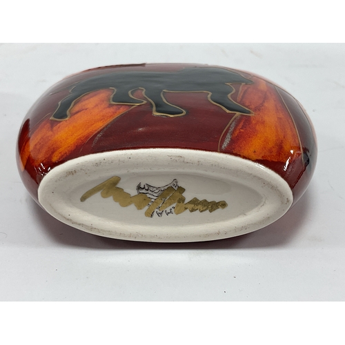 1165 - Anita Harris Deco Dog British Bull Dog Purse Vase, gold signed, 12cm high.