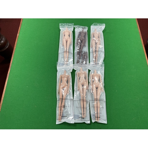 370 - Six Integrity Toys, Fashion Female Dolls Headless Bodies. One Pair Of Spare Legs Also Noted. All In ... 