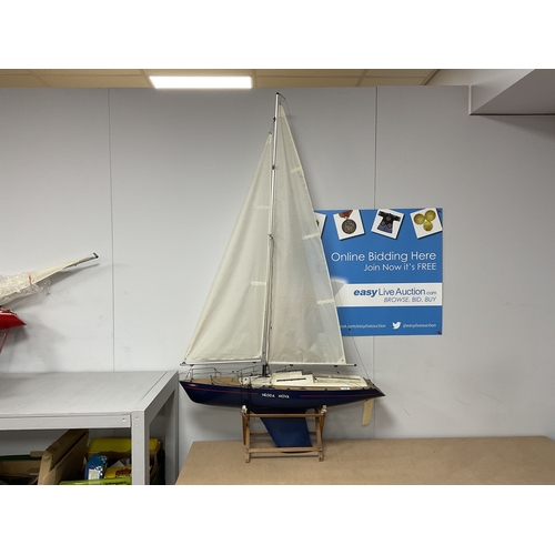 413 - A Kit Built Wooden/Composite Construction Battery Operated Radio Control Pond Yacht. 'Hedda Nova' Fa... 