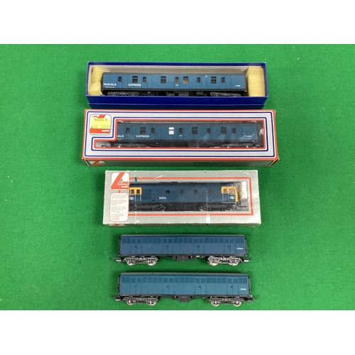 602 - A 00 gauge BR Blue Parcels Train comprising a boxed Lima Class 33, two boxed Lima Full Brakes letter... 