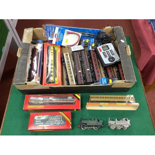 624 - A Quantity of OO Gauge Model Railway Items by Triang, Bachmann, Hornby and other to include a kit bu... 