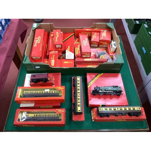 636 - A Quantity of Boxed Triang Railways OO Gauge Rolling Stock and Lineside Accessories. Plus unboxed 2-... 