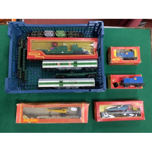 658 - Eleven items of Triang 00 gauge 