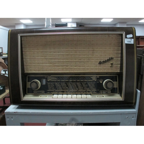 1069 - Vintage Granada De Luxe Radio, type 2330, 56 cms.
