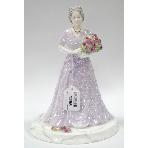 1255 - Coalport Sample Figurine of The Queen Mother in a Lilac Dress, holding a bunch of flowers, on a circ... 