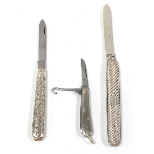 1297 - Penknives: hallmarked James Deakin & Sons, Sheffield 1903 with ribbed body, another lightly decorate... 