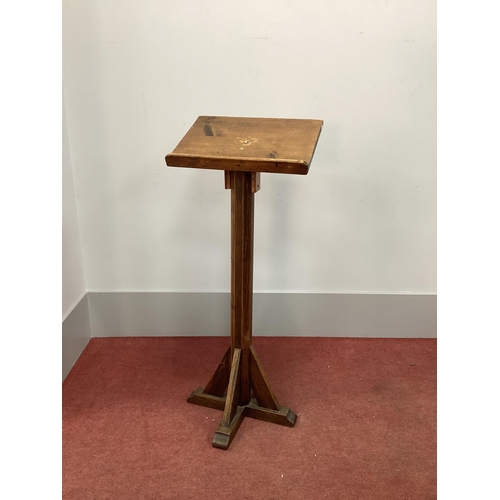 1509 - A XX Century Pine Reading Lectern, on quatrefoil base, 46cm wide.