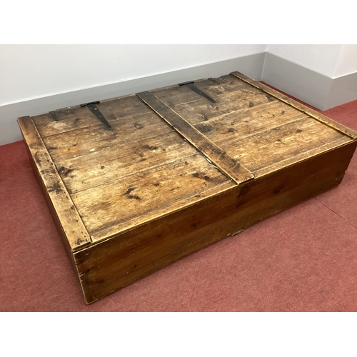 1529 - A Pine Box, with hinged top, 133cm wide.
