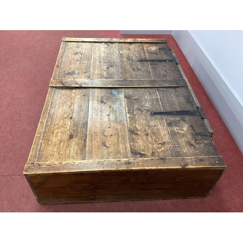 1529 - A Pine Box, with hinged top, 133cm wide.