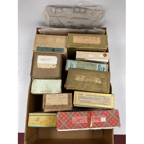 1078 - Jigsaw Puzzles, to include wooden victory Flying Scotsman, Chad Valley, approximately fifteen, compl... 