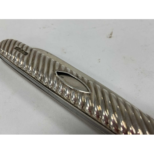 1297 - Penknives: hallmarked James Deakin & Sons, Sheffield 1903 with ribbed body, another lightly decorate... 