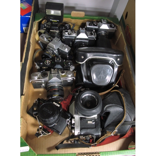 1039 - Vintage 35mm SRL cameras to include Ricoh KR-10 Super with 50mm f/2, Minolta SRT101 with 50mm f/2 MD... 