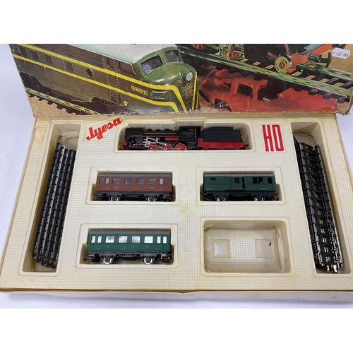 54 - A boxed Jyesa (Spanish) HO scale train set including a 2-6-0 locomotive (untested), three four-wheel... 
