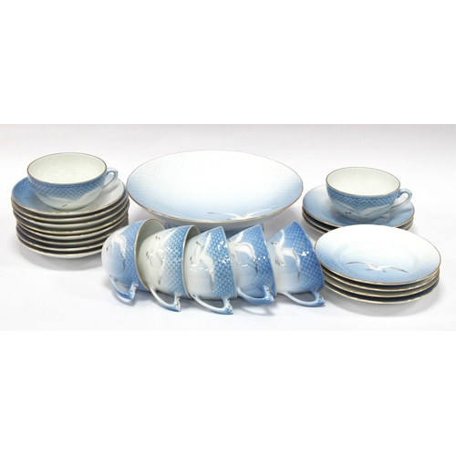 1331 - Bing & Grondahl Dish with Seagull Decoration, 124cm diameter, seven matching side plates, eight sauc... 