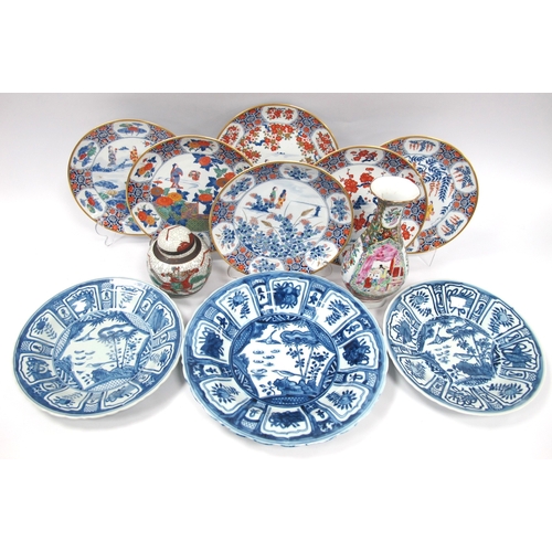 1424 - Oriental - Three Chinese Blue & White pottery Ming style plates, circa late XX Century, vase 23.5cm ... 