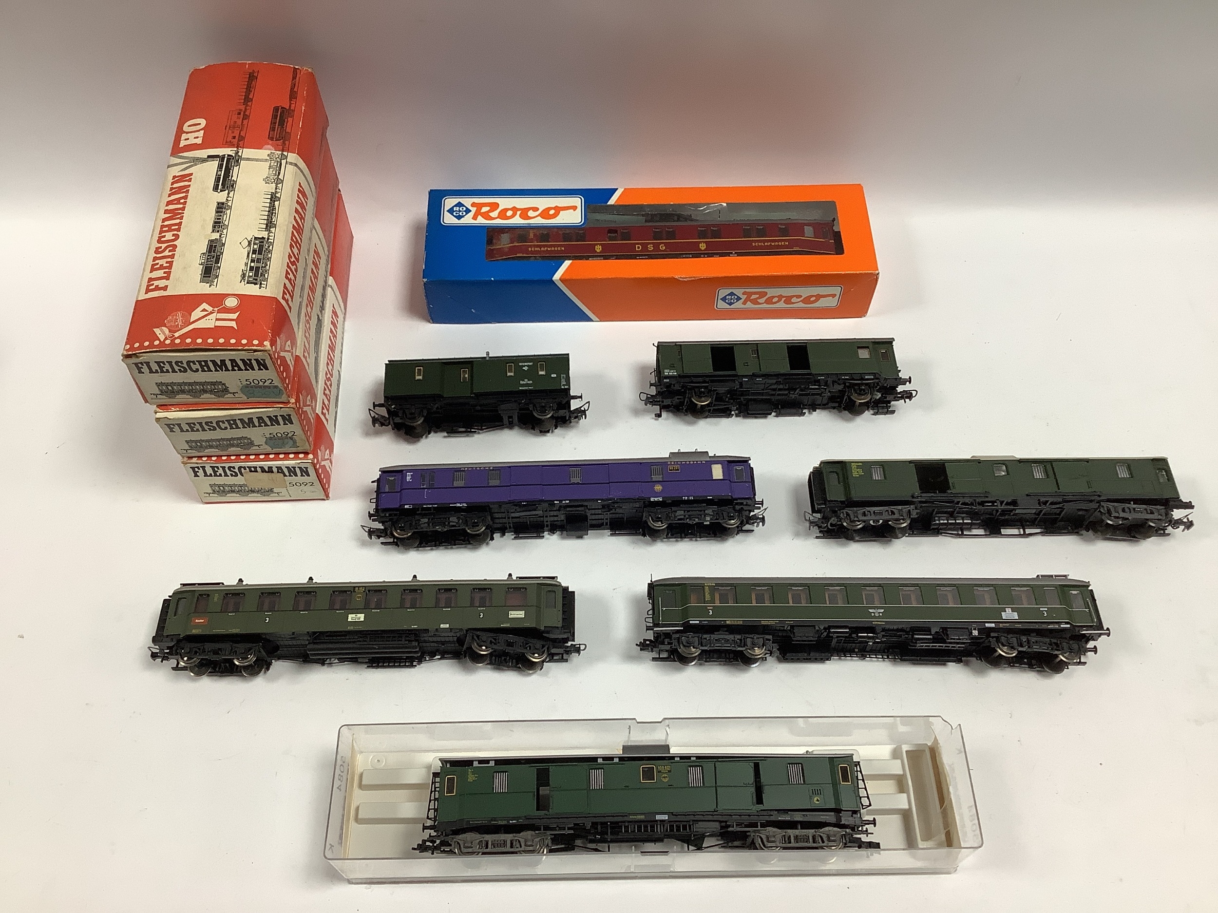 Eleven HO scale pre-war and East German (Deutsche Reichsbahn) coaches ...