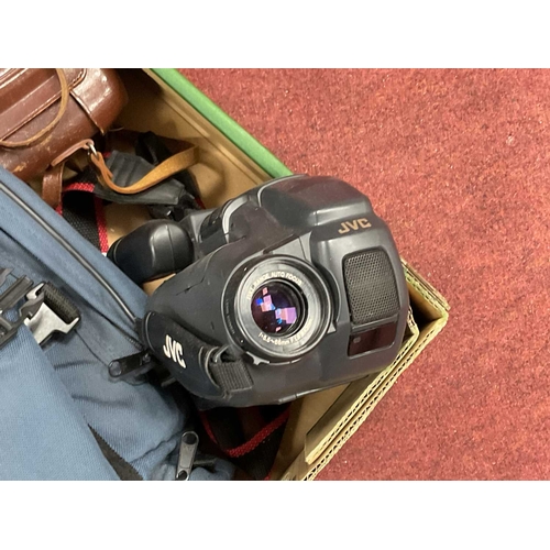 1248 - Quantity of vintage cameras and camcorders, including bagged Sony CCD-F455E and JVC GR-AX5/AX40E rec... 