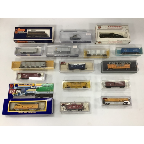 603 - A collection of boxed American N gauge, comprising: a Bachmann Santa Fe 0-6-0 switcher; a Life-Like ... 