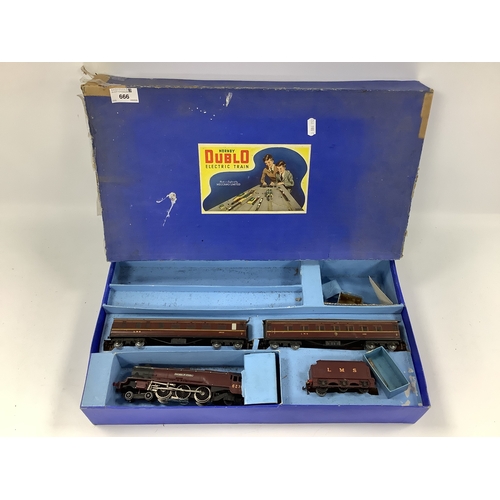 666 - A Boxed Hornby-Dublo Three-Rail '00' Gauge EDP2 Train Set, comprising 