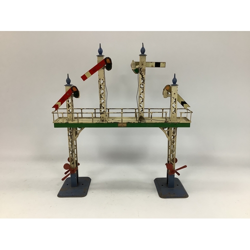 668 - A Pre-War Hornby 'O' Gauge No 2 Signal Gantry, mainly complete, playworn.
