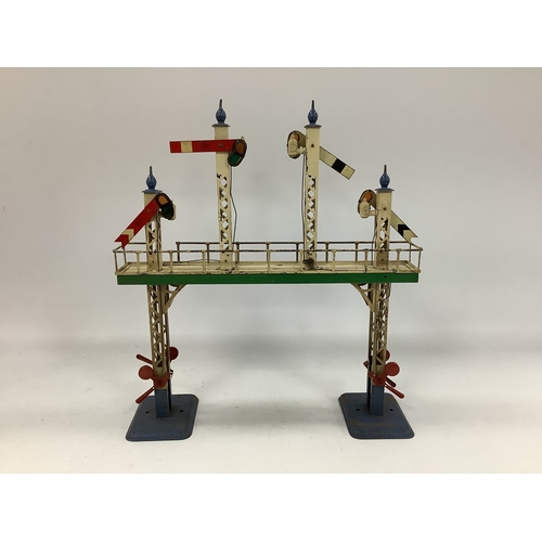 668 - A Pre-War Hornby 'O' Gauge No 2 Signal Gantry, mainly complete, playworn.