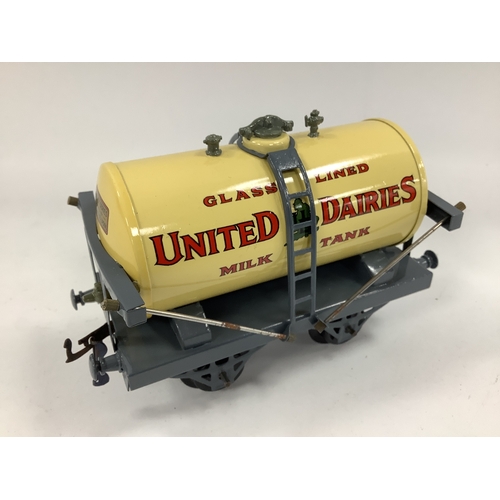 687A - A Pre-War Hornby 'O' Gauge 'United Dairies' Tank Wagon, repainted, restored to a good standard.