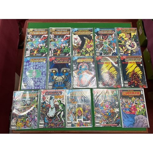 859 - A complete set of 12 Crisis On Infinite Earths comics by DC. Comprising of issues #1- #12. Together ... 